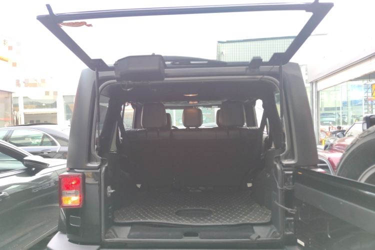 Used  Wrangler 2017 3.0L Sahara Four-Door Comfort Edition
