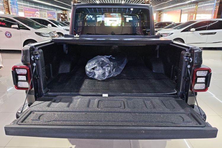 Used  Gladiator 2022 3.6L Pioneer Edition