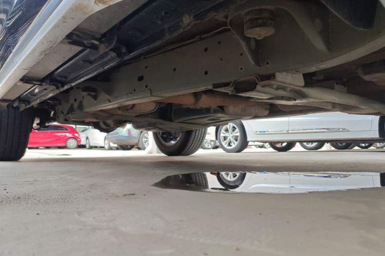 Used Roewe RX8 2019 30T Smart Connectivity Two-Wheel Drive Supreme Flagship Edition
