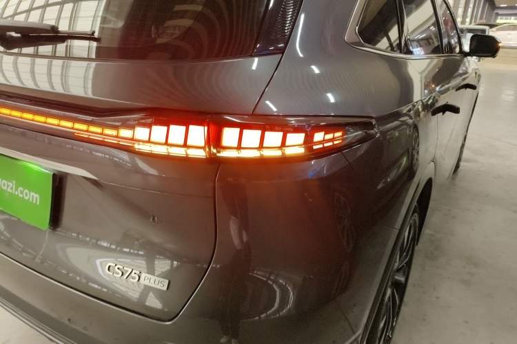 Used Changan CS75 PLUS 2025 4th Generation UItra 2.0T New Blue Whale Engine – Wind Style