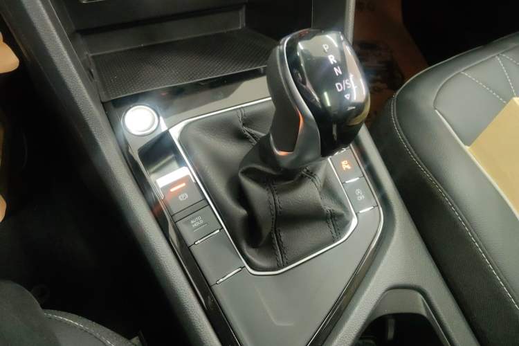 Used Volkswagen Tiguan L 2024 Outstanding Model 330TSI Automatic Two-Wheel Drive R-Line Dragon Glory Edition
