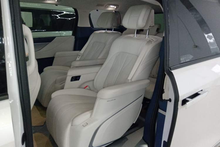 Used Buick GL8 New Energy 2024 Lu Zun Luxury Edition 7-Seater
