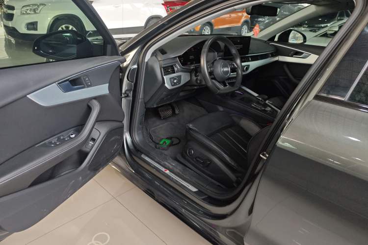 Used Audi A4L 2022 40 TFSI Luxury Dynamic Model
