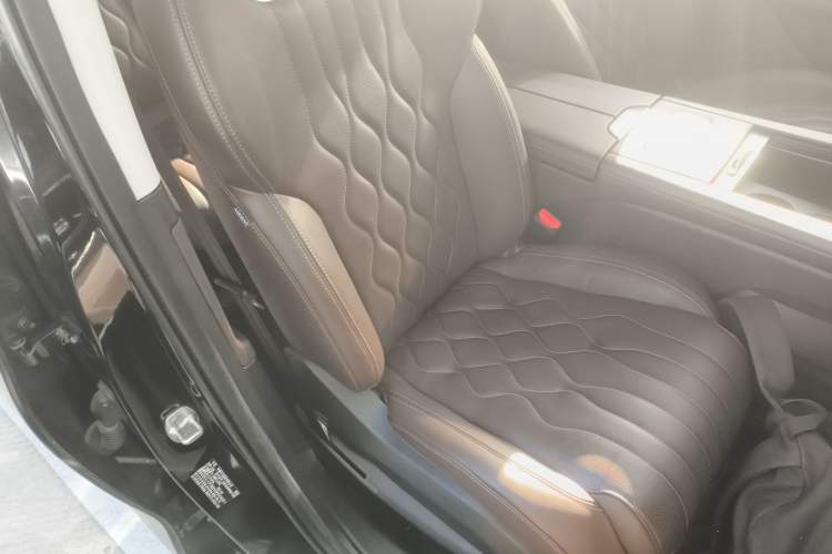 Used  Lanyue 2023 400T Four-Wheel Drive Starry Edition 7-Seater
