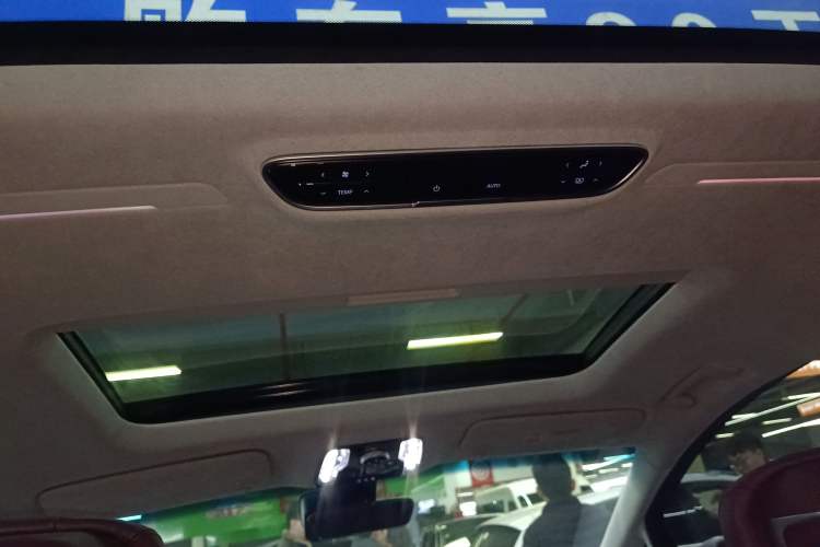 Used Buick Century 2023 2.0T Six-Seater Yinshi Edition
