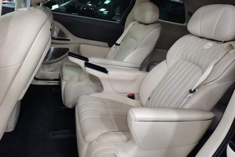 Used VOYAH Dream 2025 PHEV Four-Wheel-Drive Flagship Kunpeng Edition
