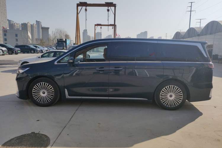 Used VOYAH Dream 2025 PHEV Four-Wheel-Drive Flagship Kunpeng Edition
