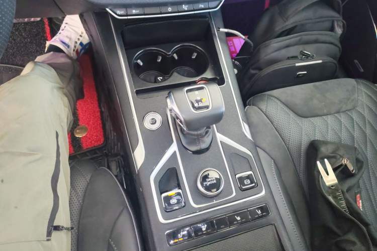 Used Hongqi HS5 2022 Facelifted Version 2.0T Smart Connect Flagship All-Wheel-Drive Edition
