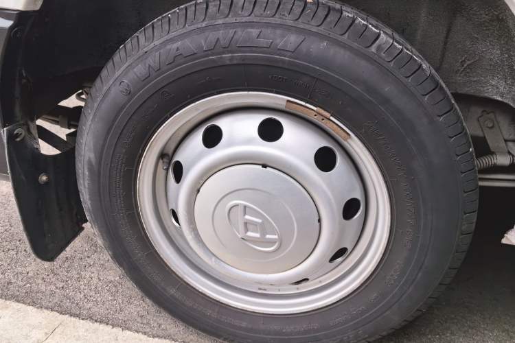 Used SAIC MAXUS Xintu V80 2019 2.5T Classic Model 6-Speed Manual – Aoyuntong Modified Version Short Wheelbase Ultra-Low Roof 5/6 Seats