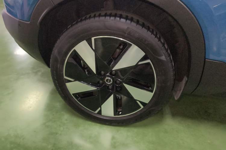 Used Volvo C40 2024 Long-Range PRO Version
