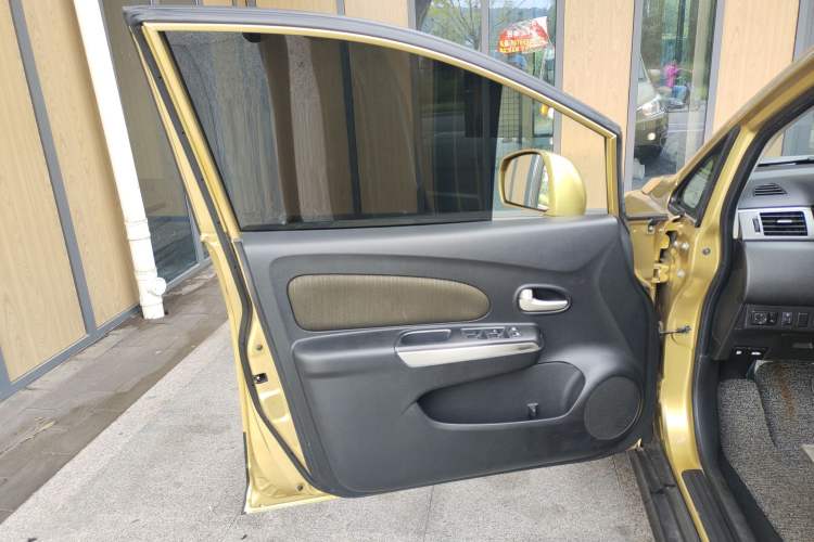 Used Venucia R50X 2013 1.6L Automatic Model
