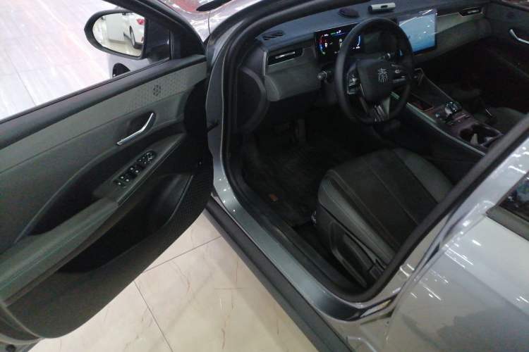 Used BYD Qin PLUS 2025 DM-i Smart Drive 55KM Leading Model
