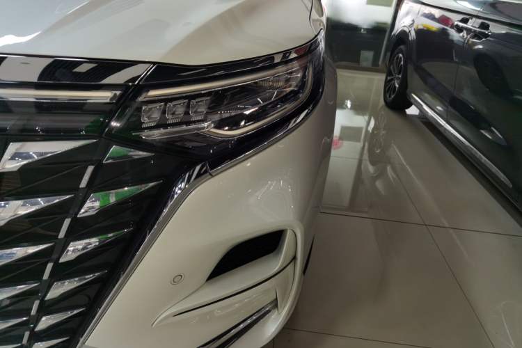 Used Roewe iMAX8 2023 400TGI Comfort Edition
