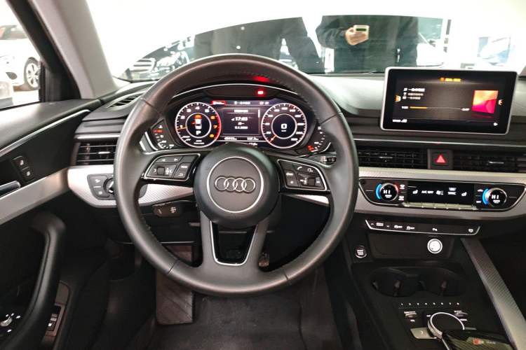 Used Audi A4L 2018 30th Anniversary Edition 40 TFSI Fashion Model
