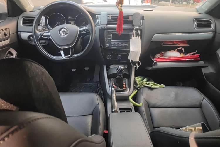 Used Volkswagen Sagitar 2015 1.6L Manual Comfort Model