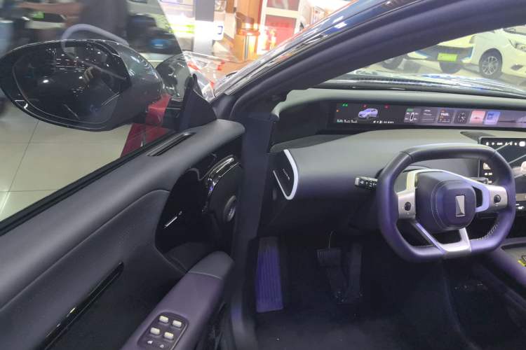 Used  07 2024 Max Extended-Range Edition
