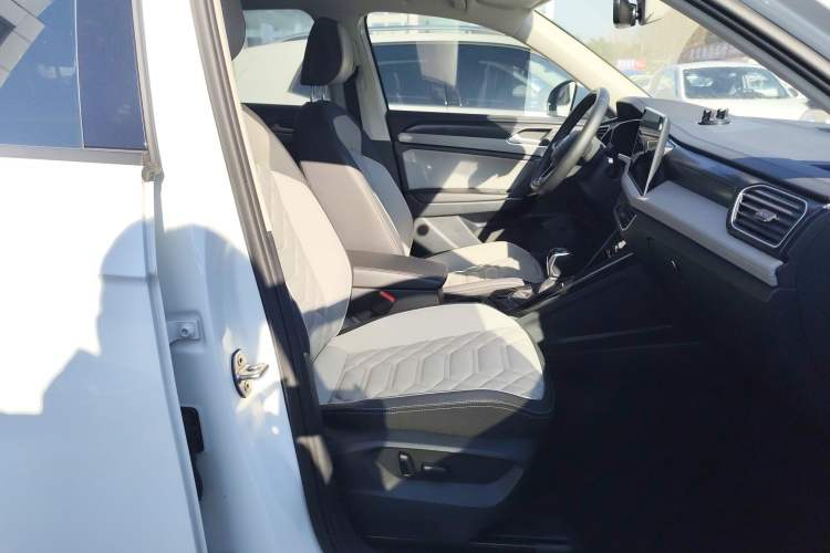 Used Volkswagen Tayron 2023 300TSI Two-Wheel-Drive Luxury Plus Advanced Edition
