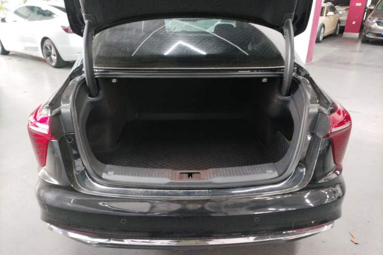 Used Hongqi H5 2024 2.0T Automatic Smart Connect Flagship Edition