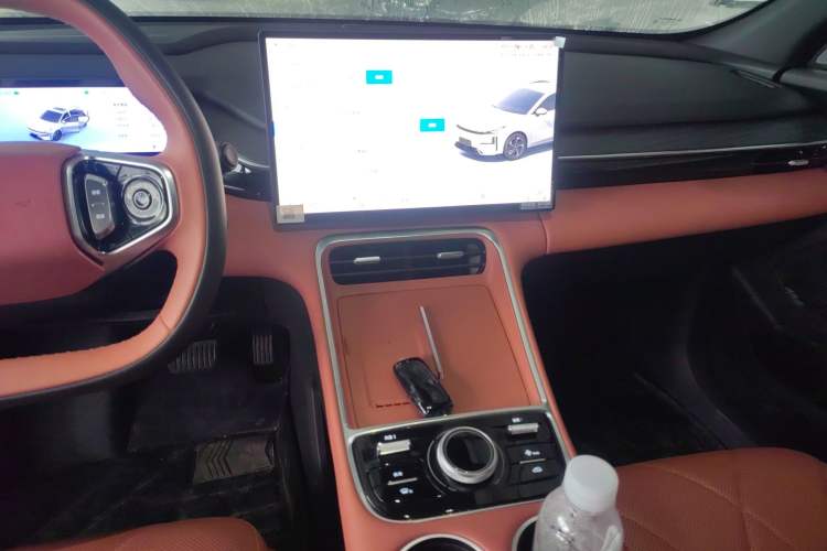 Used  L6 2025 EM-i 140km Starship Edition
