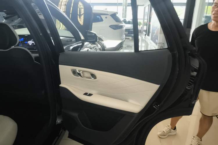 Used  Galaxy Xingjian 7 EM-i 2025 120km Exploration+ Version
