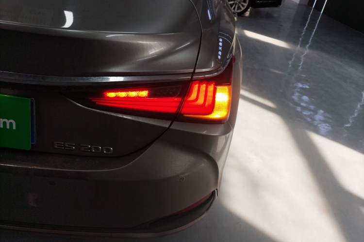 Used Lexus ES 2023 200 Excellence Edition
