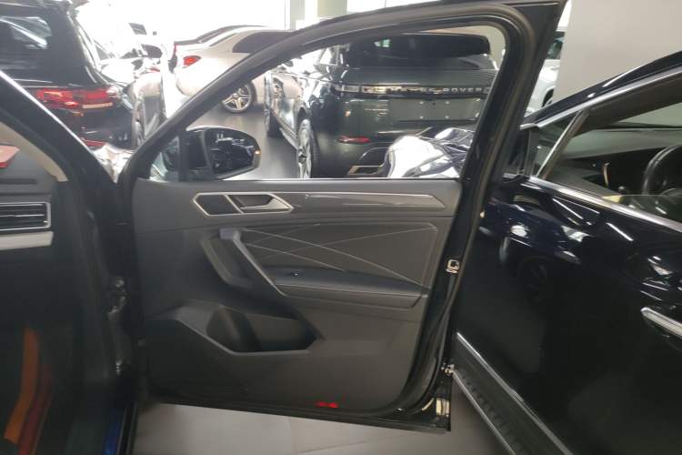 Used Volkswagen Tiguan L 2024 Outstanding Model 330TSI Automatic Two-Wheel Drive R-Line Dragon Glory Edition
