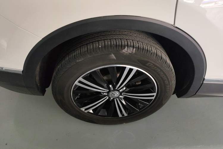 Used Volkswagen Tiguan L 2019 330TSI Automatic Two-Wheel Drive Panoramic Comfort Edition China VI Standard
