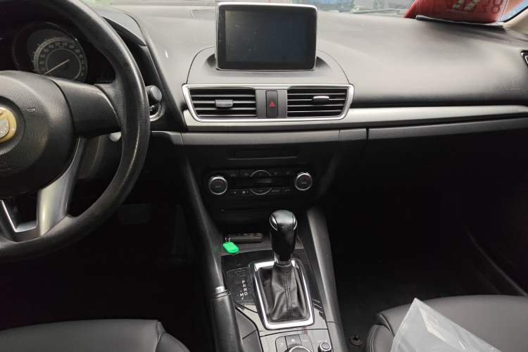 Used Mazda Mazda 3 Axela 2014 Sedan 1.5L Automatic Luxury Model
