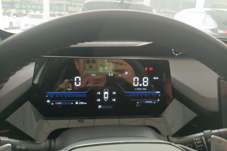 Used Oshan Z6 2023 Blue Whale 1.5T DCT Smart Luxury Model