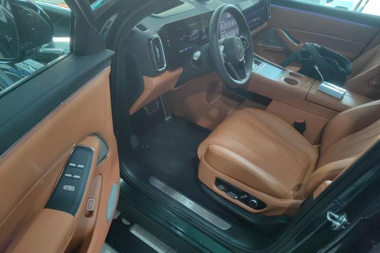 Used Hima AITO M8 2025 Extended-Range Ultra Version 53.4 kWh 6-Seater Edition