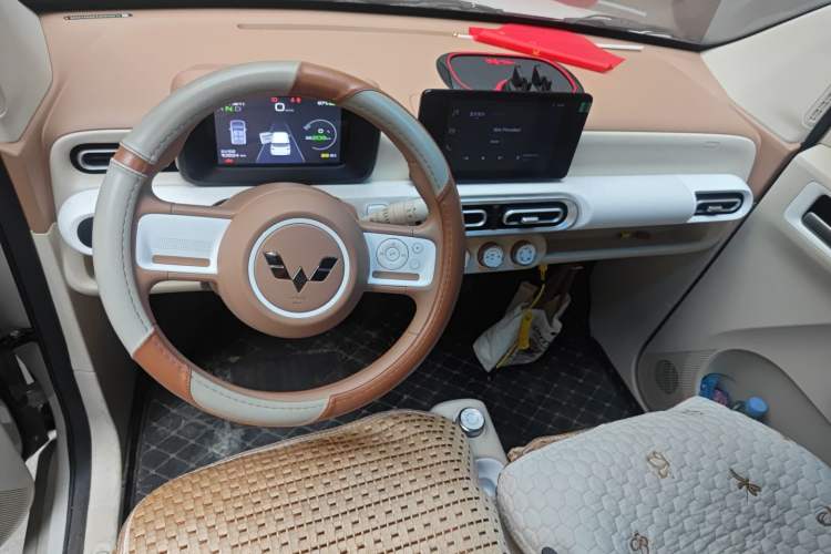 Used Wuling Hongguang MINIEV 2024 3rd Generation 215km Advanced Version
