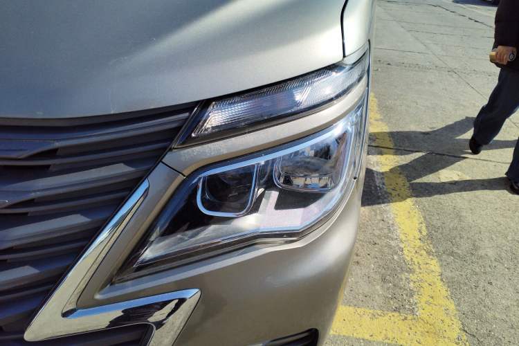 Used FORTHING Lingzhi 2023 M5L 1.6L Base Model 7 Seats