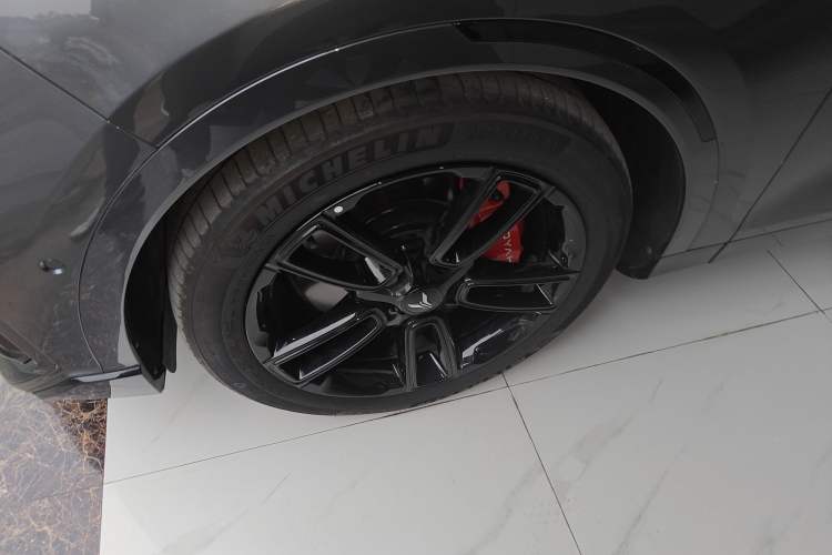 Used VOYAH FREE 2025 318 259 km All-Wheel-Drive Exploration Edition
