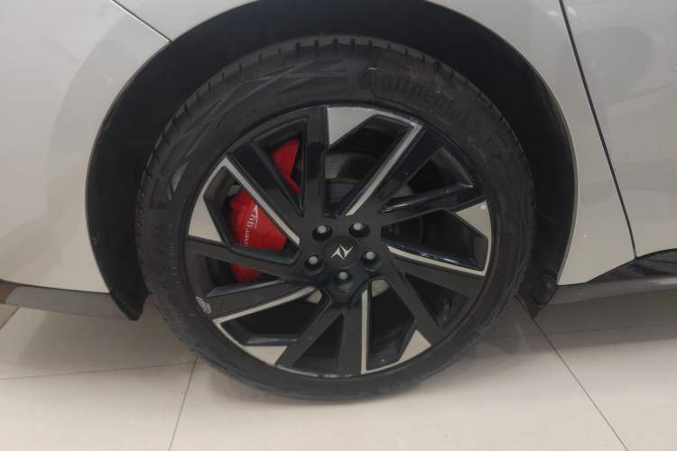 Used  eπ007 2024 540 All-Wheel Drive Pro Edition

