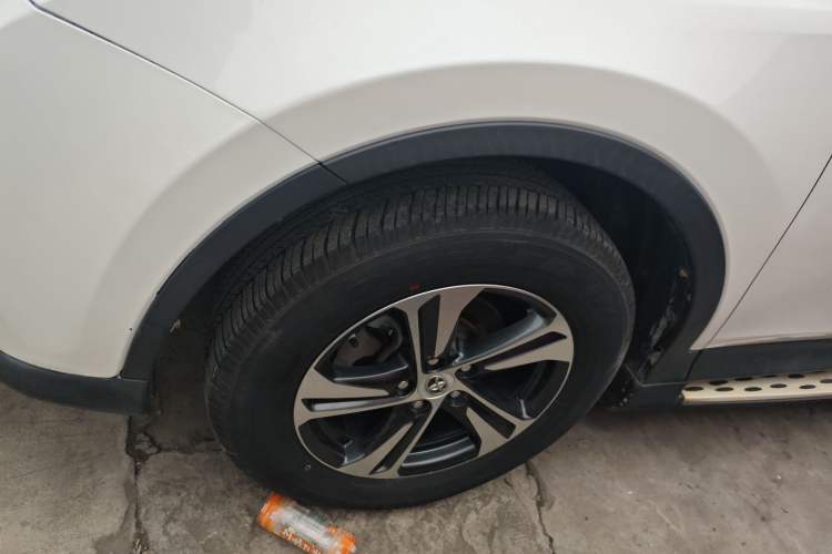 Used Toyota RAV4 2015 2.0L CVT Two-Wheel Drive Fashion Edition
