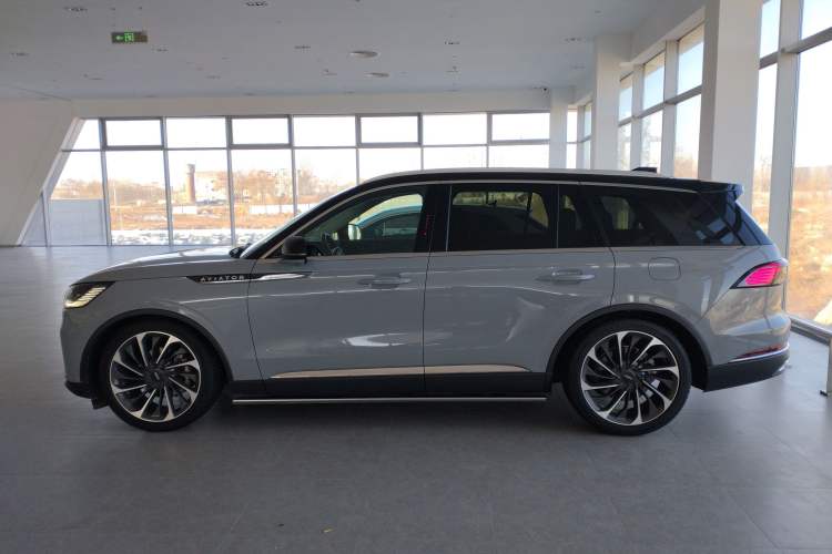 Used Lincoln Aviator 2024 3.0T V6 All-Wheel-Drive Luxury Edition Six Seats
