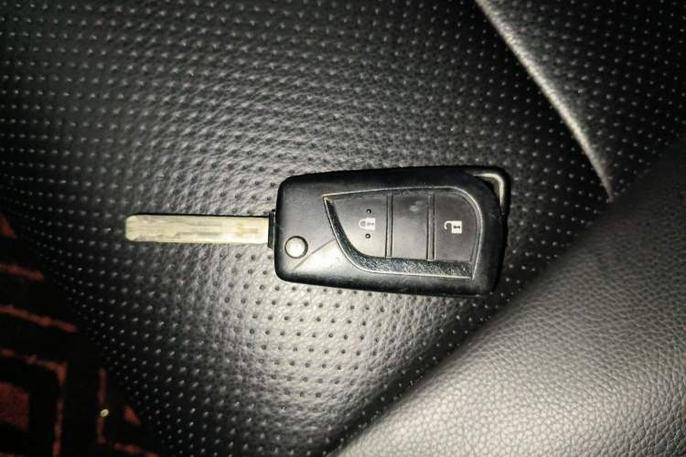 Used Toyota RAV4 2015 2.0L CVT Two-Wheel Drive Fashion Edition
