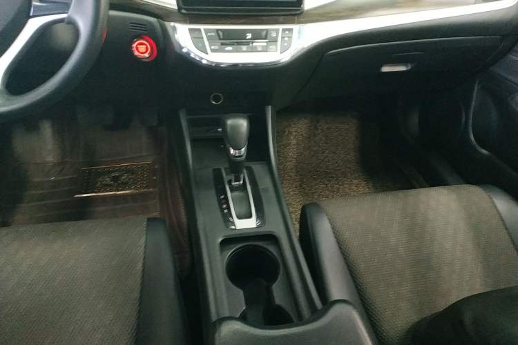 Used Honda Jade 2017 1.8L automatic Comfort version 5 seats