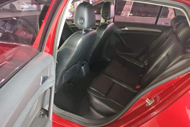 Used Volkswagen Golf 2016 1.6L Automatic Fashion Model
