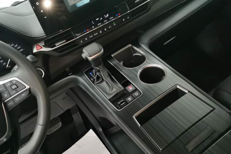 Used Toyota Sienna 2024 2.5L Hybrid Four-Wheel Drive Prestige Edition
