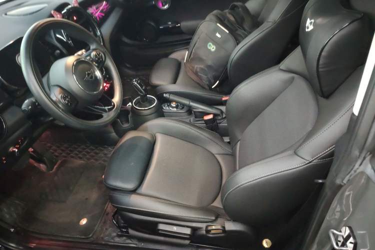 Used  MINI 2021 1.5T COOPER Classic Edition
