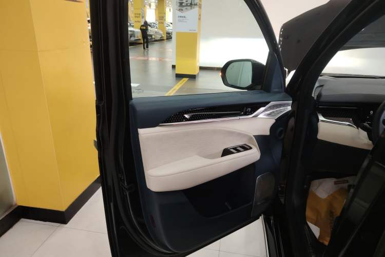 Used Zeekr 009 2024 7-Seater Walk-Through Version Four-Wheel Drive 108 kWh