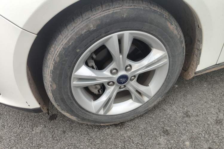 Used Ford Focus 2015 Sedan 1.6L Automatic Comfort Model
