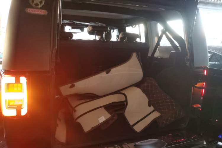 Used Beijing Auto BJ40 2019 PLUS 2.3T Automatic Four-Wheel Drive Flagship Edition China VI Emission Standard
