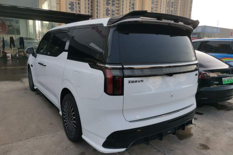 Used Zeekr 009 2024 7-Seater Aisle Version 108 kWh
