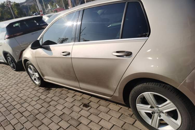 Used Volkswagen Golf 2016 230TSI Automatic Comfort Version
