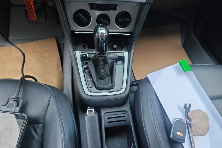 Used Volkswagen Gran Lavida 2013 1.4 TSI Automatic Comfort Model