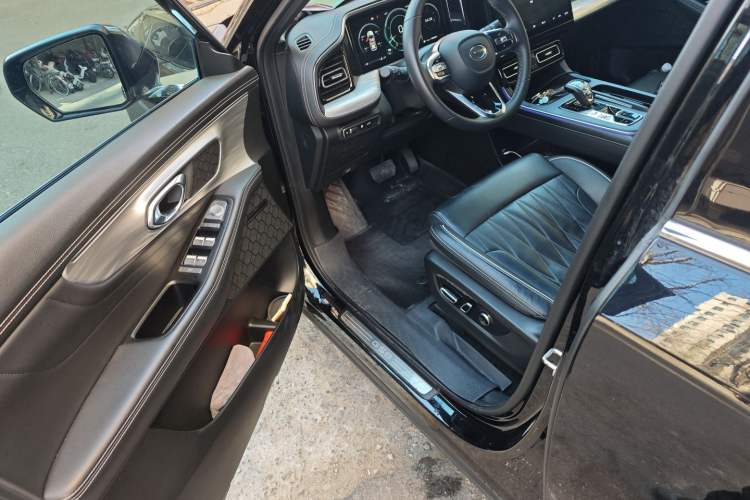 Used GAC Trumpchi GS8 2022 Linghang Series 2.0 TGDI Two-Wheel-Drive Luxury Smart Connectivity Version (7 Seats)