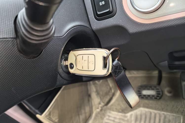 Used Wuling Hongguang MINIEV 2021 Macaron Sandwich Model 120 km Lithium Iron Phosphate