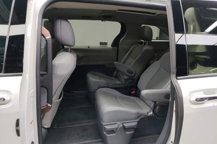 Used Toyota Granvia 2023 2.5L Hybrid Prestige PLUS Edition